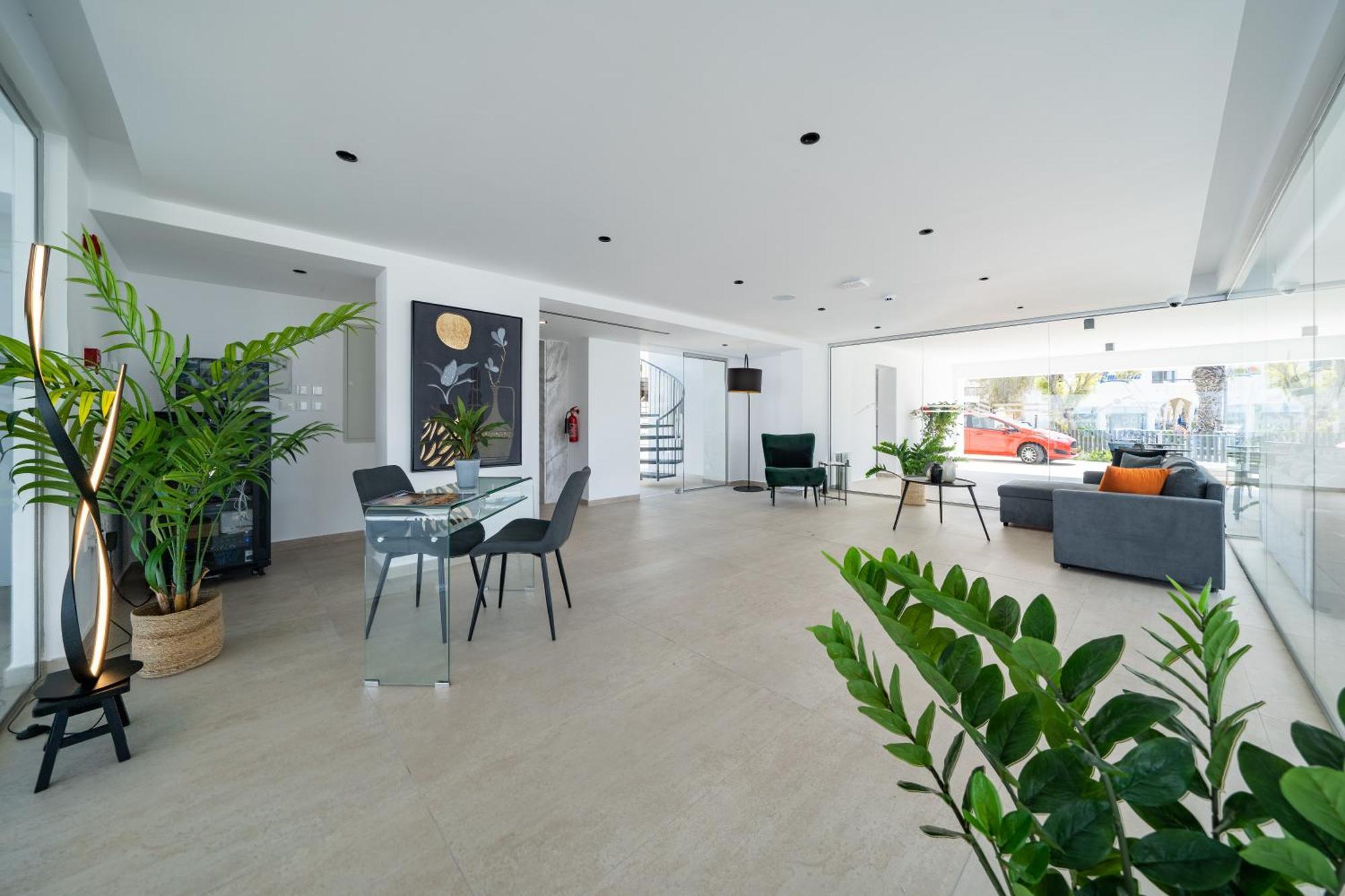 Waterside Sea View Apartments Пафос Экстерьер фото