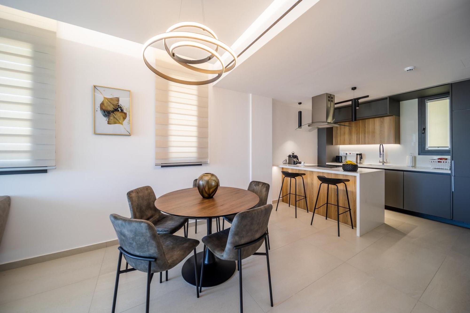 Waterside Sea View Apartments Пафос Экстерьер фото