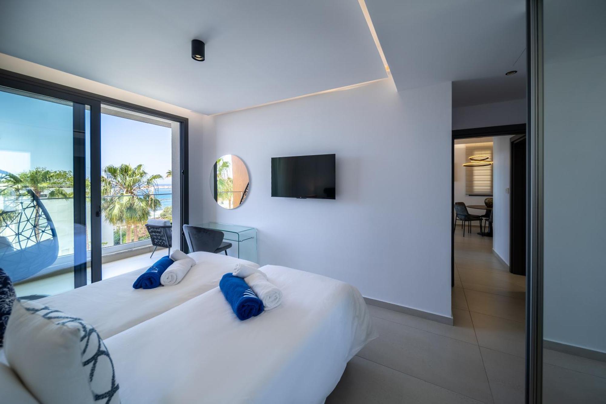 Waterside Sea View Apartments Пафос Экстерьер фото